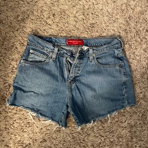 2/$14🤎 Levi’s jean shorts